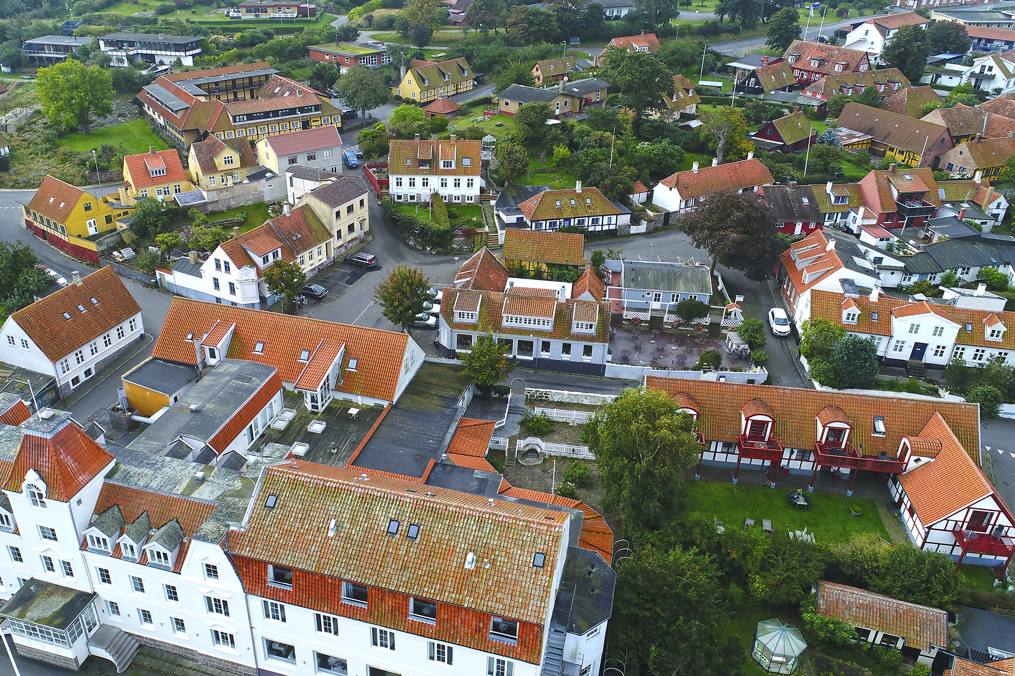 Art 21056 - Dronefoto, Sandvig havnefront