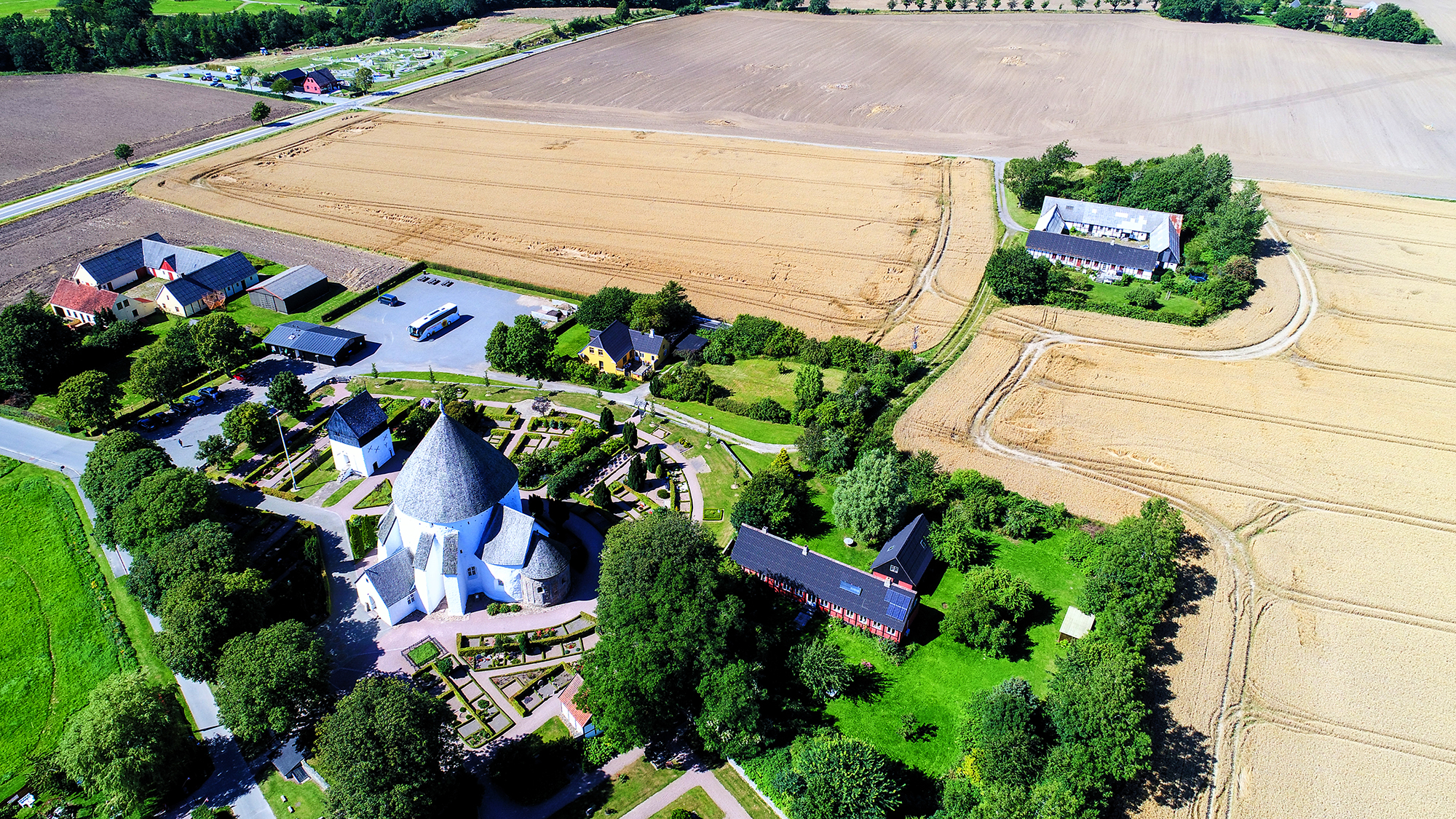 Art 21060 - Dronefoto, Østerlars Rundkirke